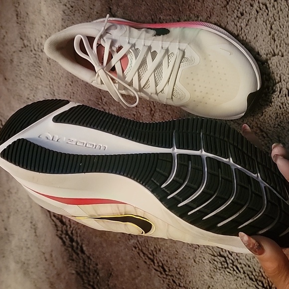 Nike - Picture 3 of 4